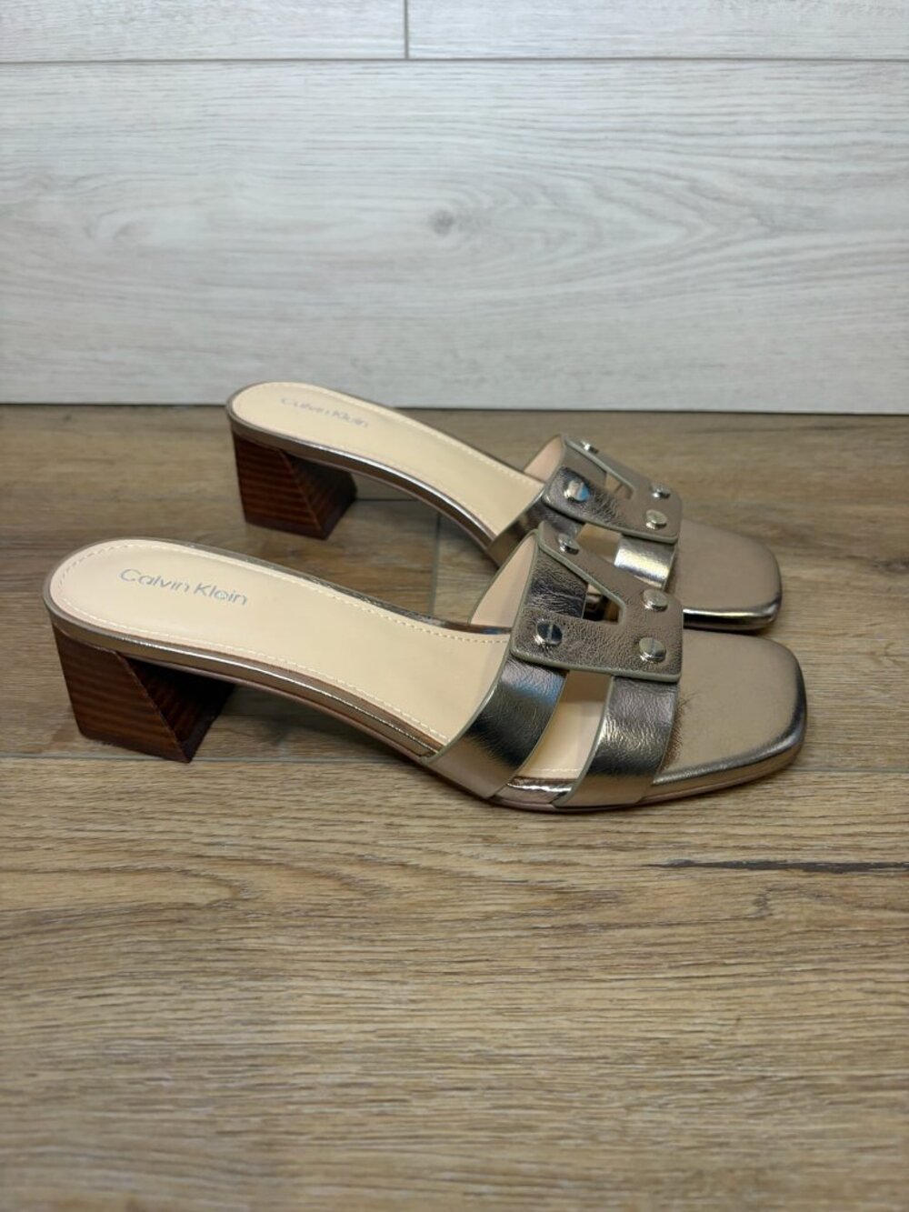 Vince Camuto VC-ATEMLY Metallic Bronze Leather Heels Shoes Size 8M
